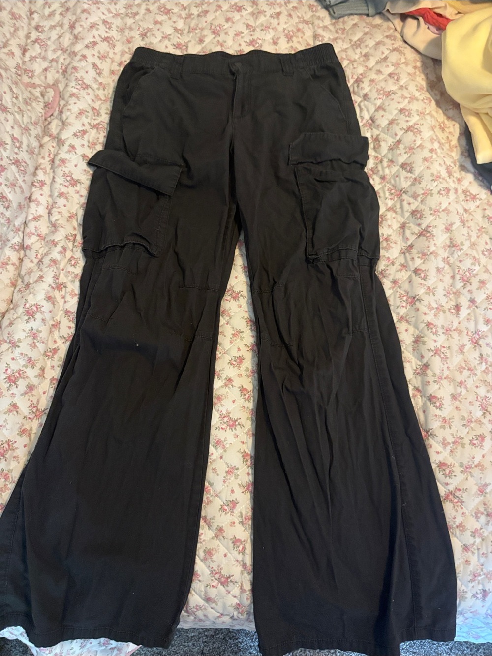 Divided Black Wide-Leg Cargo Pants